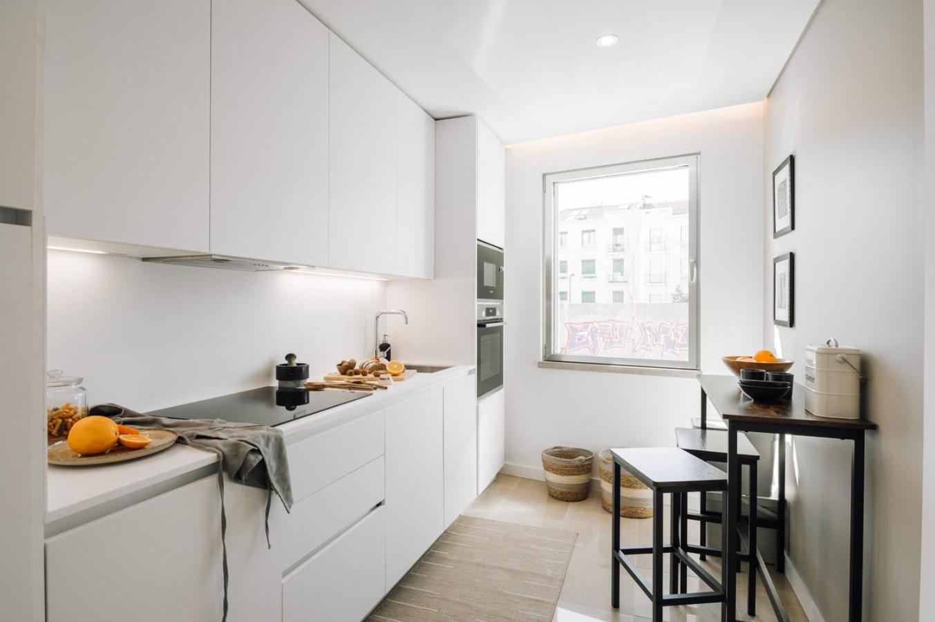 Giuseppe - 1 Bedroom And Parking In Alvalade Apartment